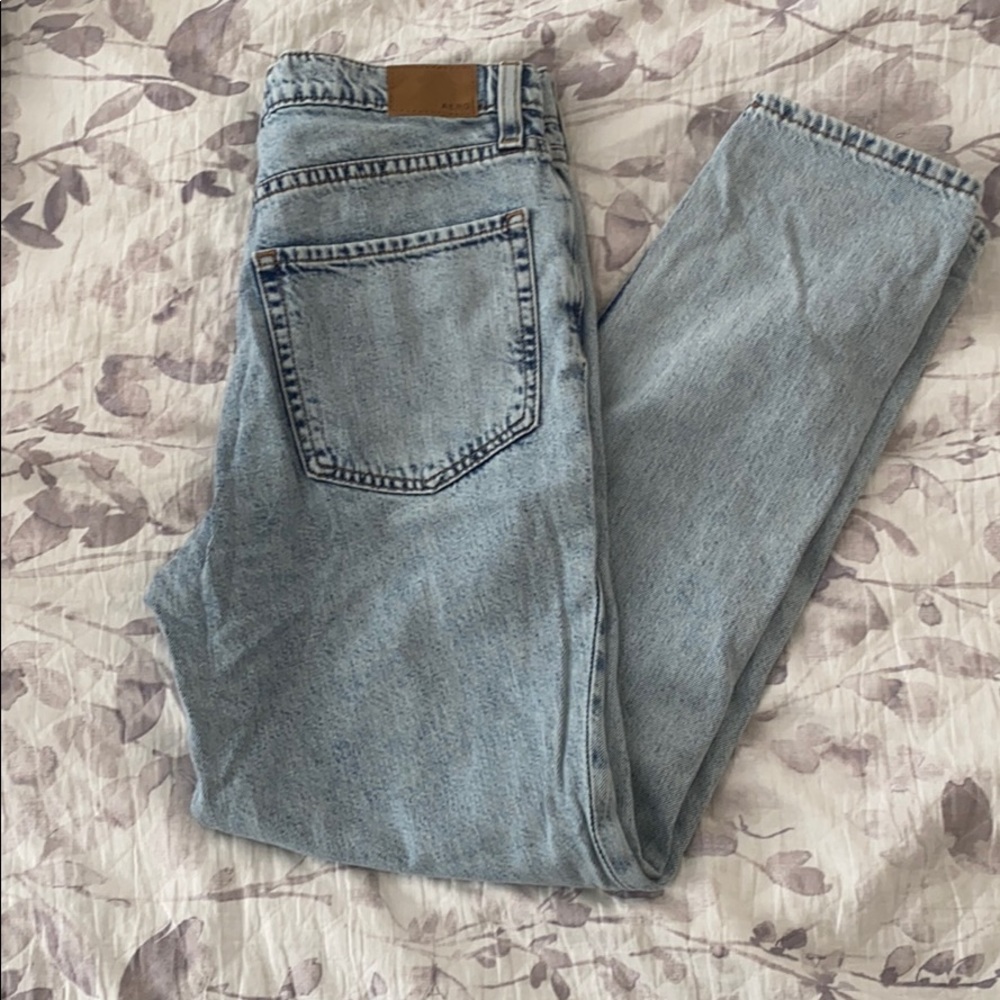 Acid wash mom jean